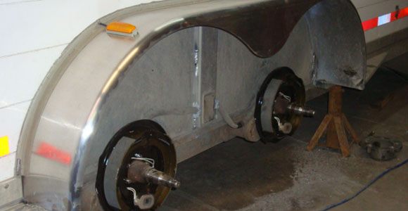 Also specializing in electric hydraulic jacks for ease of hooking up and unhooking.  single leg has 12000 lb lift, and works quickly and efficiently getting it's power from a 12 volt deep cycle battery mounted to the front of the trailer, or from existing 12 volt batteries already on the trailer.